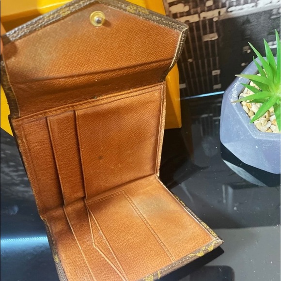 Authentic Louis Vuitton Monogram Elise Wallet - Picture 5 of 12